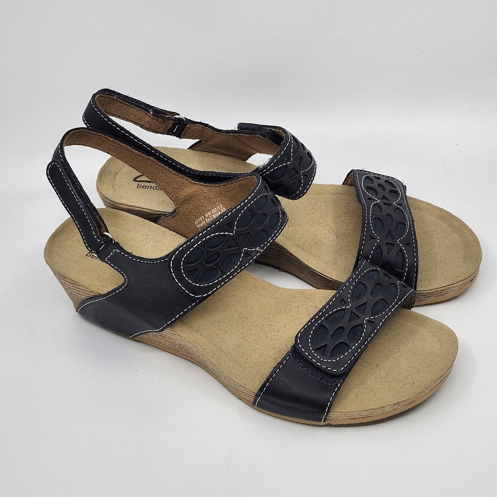 Clarks Bendables Leather Navy Blue And Tan Wedge Sandals Womens Size 9W Velcro